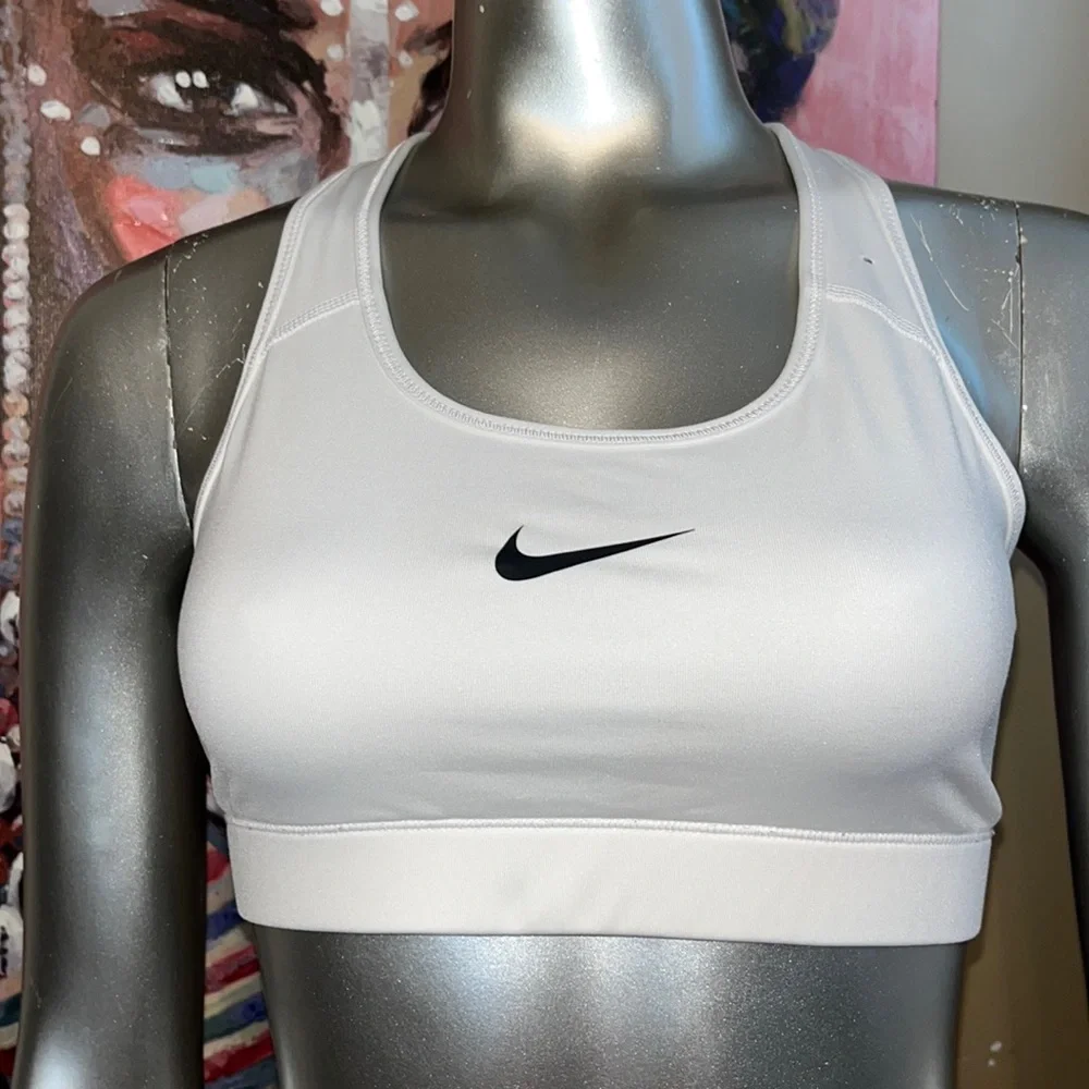 Nike white black halter sports bra athletic wear yoga fitness gym medium classic